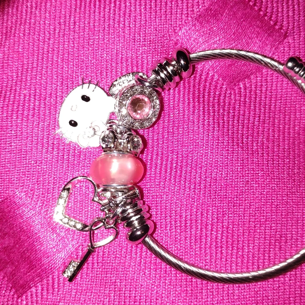 HELLO KITTY NWOT BUNDLE WITH STRETCH HAT